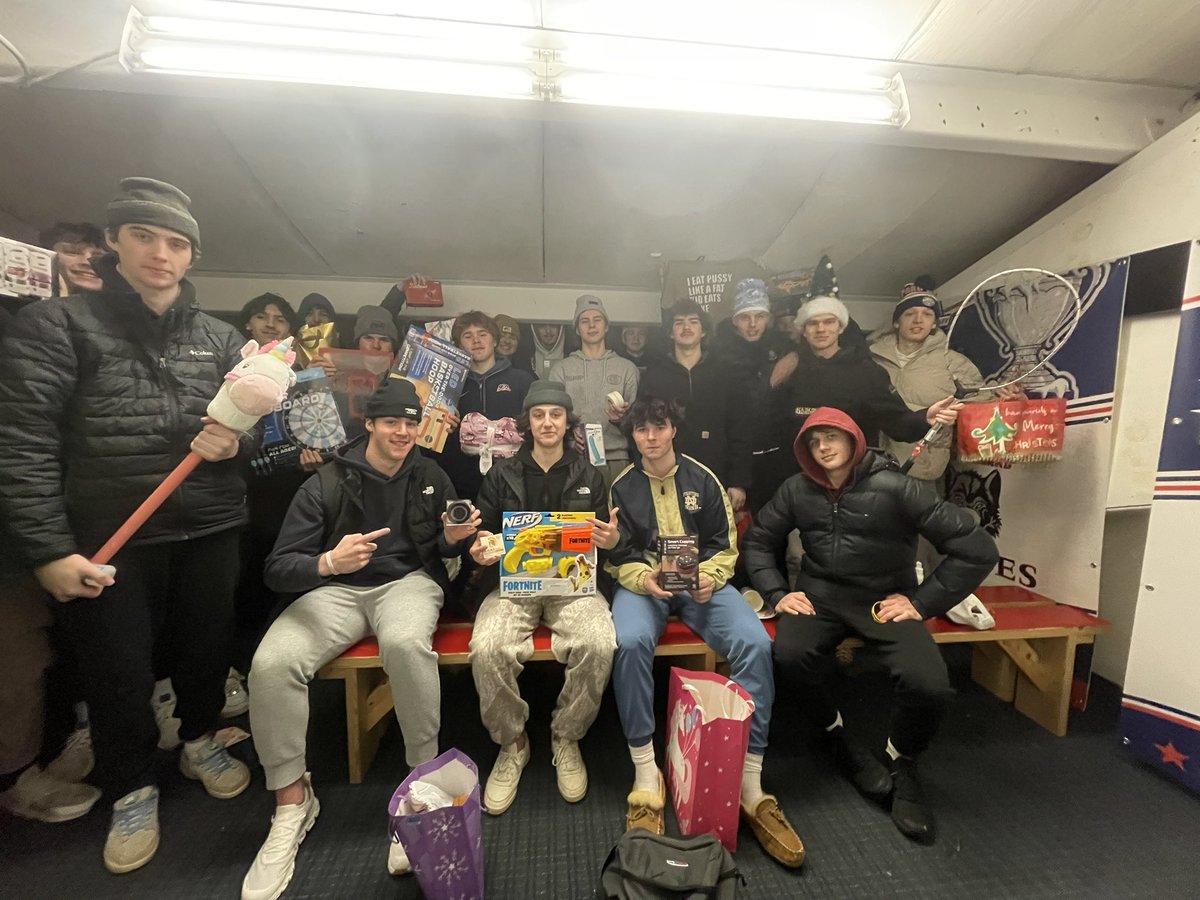 newenglandwolv1's tweet image. Christmas party with our Wolves premier team.  Great group . #newolves