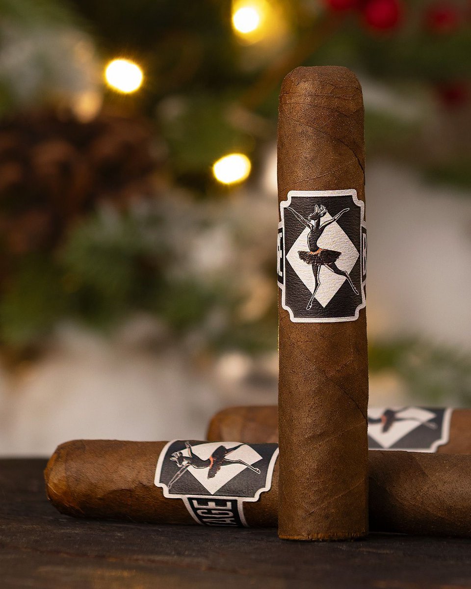 Smoking_Pipes's tweet image. A variety of new cigars are available now on-site, including Lost &amp;amp; Found's Backstage Bambi, LCA December drop, and countless other great releases from venerated brands.
Shop Now: smokingpip.es/48Rk4x4

#CigarsatSmokingPipes #CigarCommunity #LCA #LostandFoundCigars #Cigars