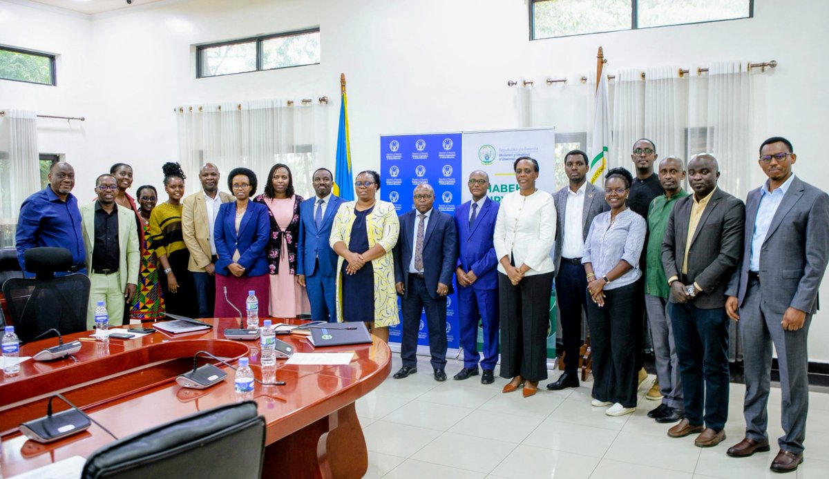 Today at MINAGRI, an official handover ceremony was held. We honor the contributions of the outgoing Minister and welcome the incoming Minister @T_ndabamenye and Minister of State <a href="/solangeuwituze/">Solange Uwituze</a> . We remain committed to food security and a resilient agricultural sector.