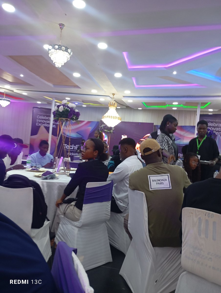 therajibarakat's tweet photo. Because this new team, and these new tools i'm using is making me feel like a proper tech babe!😂
I decided to attend the #Techfiesta event happening at Ogbomoso!🤭
Let's touch grass!🥳 https://t.co/oShPPBXrW1