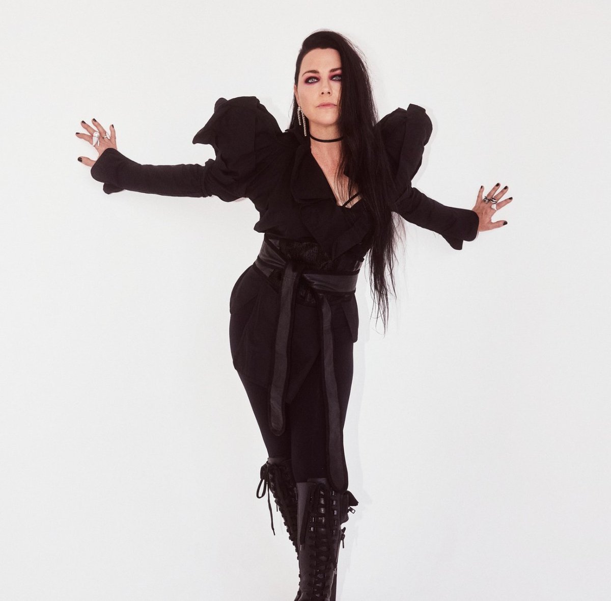 ❤️sami 様❤️写真 美月 (The THIRTEEN / Sadie) | さでぃりんち #お互い20周年 | Instagram