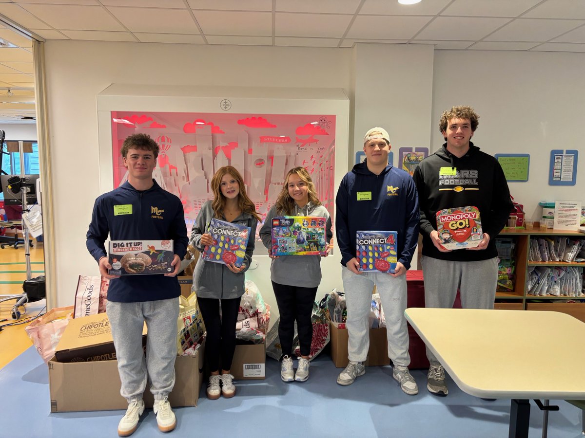 paigelauten's tweet image. Merry Christmas! We had a great morning delivering gifts to UPMC Children's Hospital!