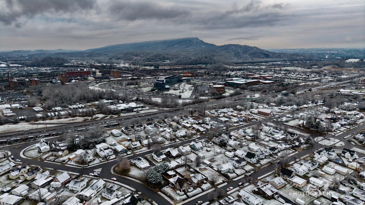 MikeWitcherTV's tweet photo. What a snowy view from Upper East Tennessee!
📸 Erik McCord (Witcher Weather Watcher)
📍 Kingsport, TN - Bays Mountain https://t.co/8kHFTE1MFw