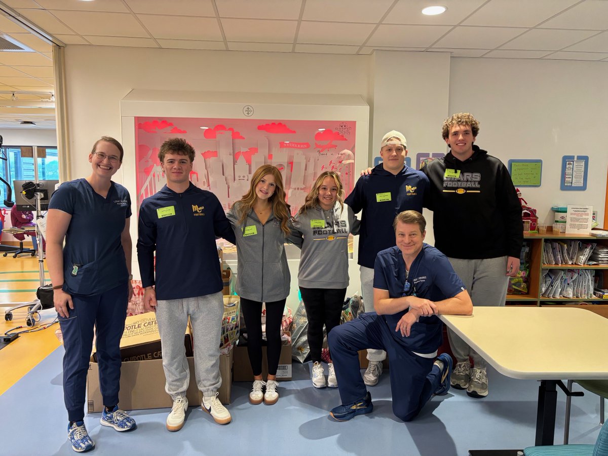 paigelauten's tweet image. Merry Christmas! We had a great morning delivering gifts to UPMC Children's Hospital!