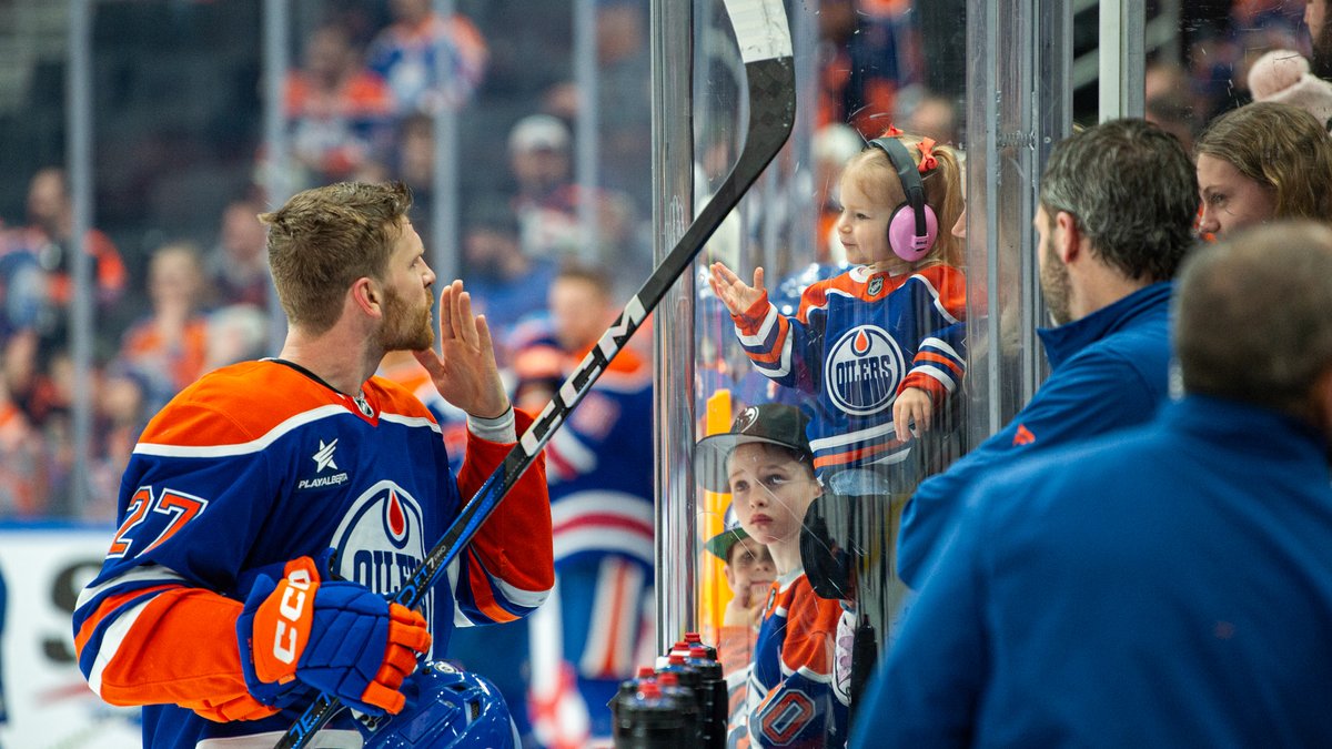 Thanks for everything, Brett 💙🧡 #LetsGoOilers