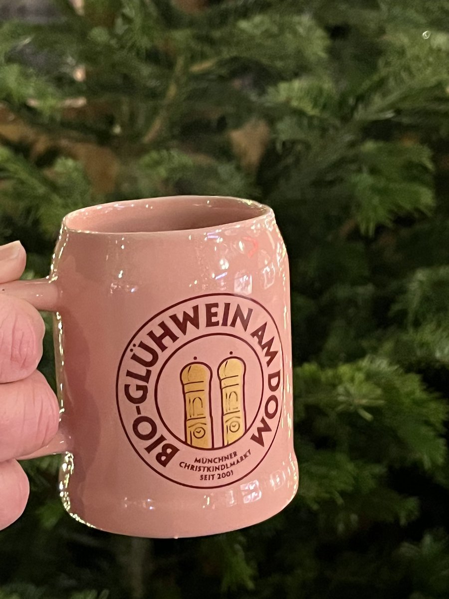 muller_group's tweet image. Oh no - they run out of the beautiful #pink  #Christmasmarket #mug and replace it with a more neutral #glass one - the season is still that long - very unexpected for #Munich - so it is time to look for #alternatives - what is your #favorite one in Munich???