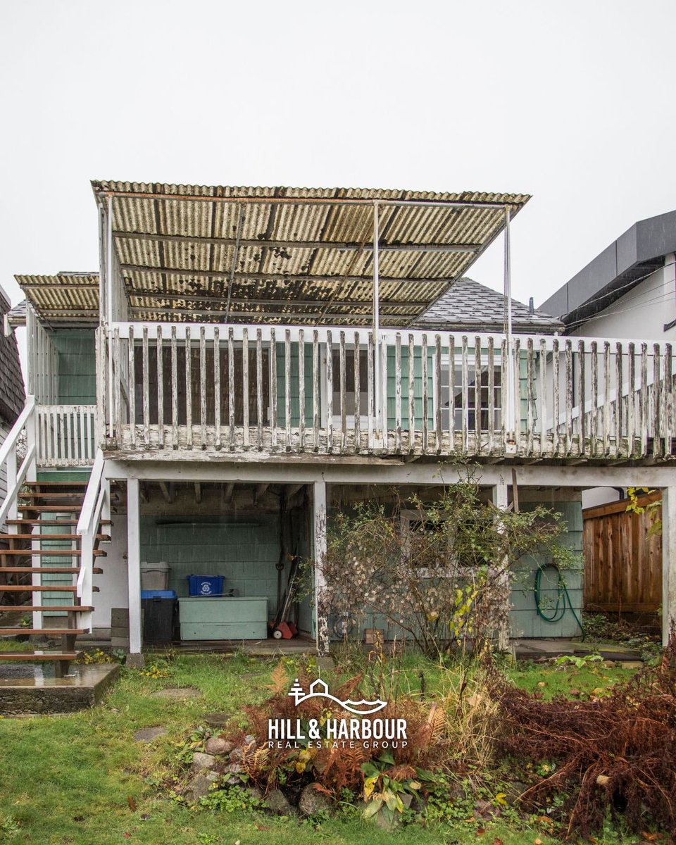 sellingYVR's tweet photo. JUST LISTED 📍11 Hythe Ave, Burnaby
Stunning view property and prime building lot on Capitol Hill. Not since 2020 has such a lot come available on the West side of Hythe Ave. Unobstructed panoramic views of Mt. Seymour, Burrard Inlet, Stanley Park and Downtown. R1 zoning https://t.co/eTwX4CHRZz