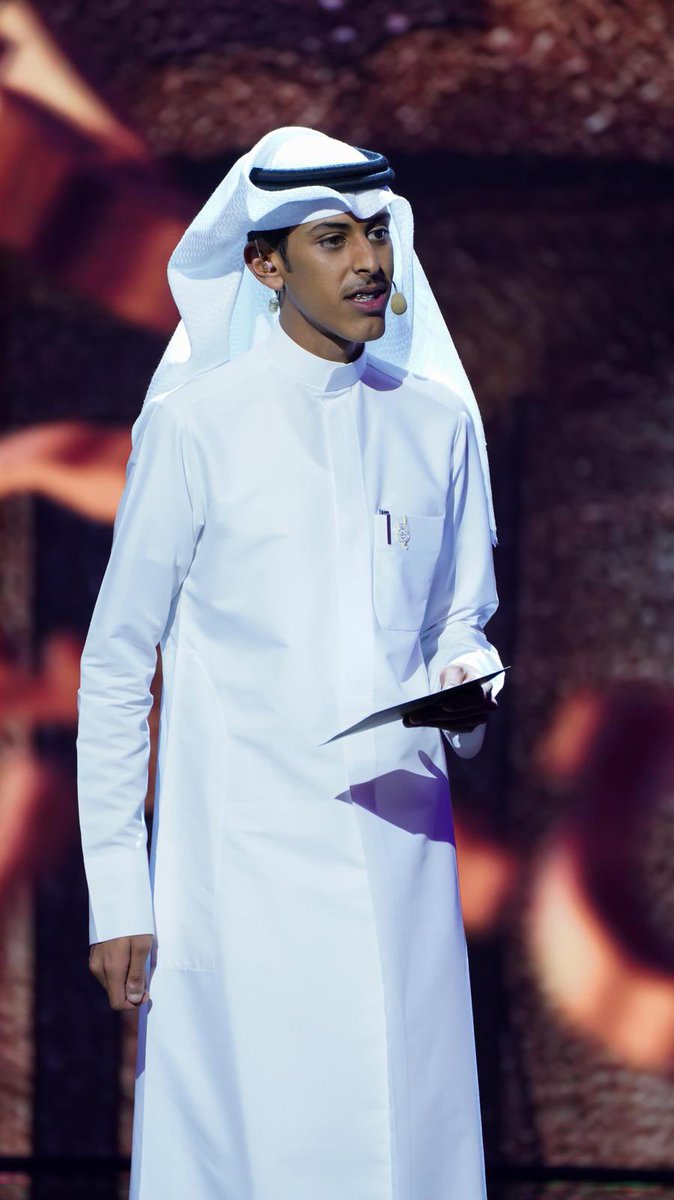mdrymdr93960363's tweet photo. #عمر_الوهيطي_الرايه
#شاعر_الراية

تماكن خاطر اللي مادخل من غفلة الحراس
تجلى .. لين ماشافت عيون الصمت معروفه 

من اول ليلةٍ تاخذ .. من اللون الحزين لباس
الين الليلة ، اللي تطرْب السمّار .. وتطوفه https://t.co/1YAc2DZZor