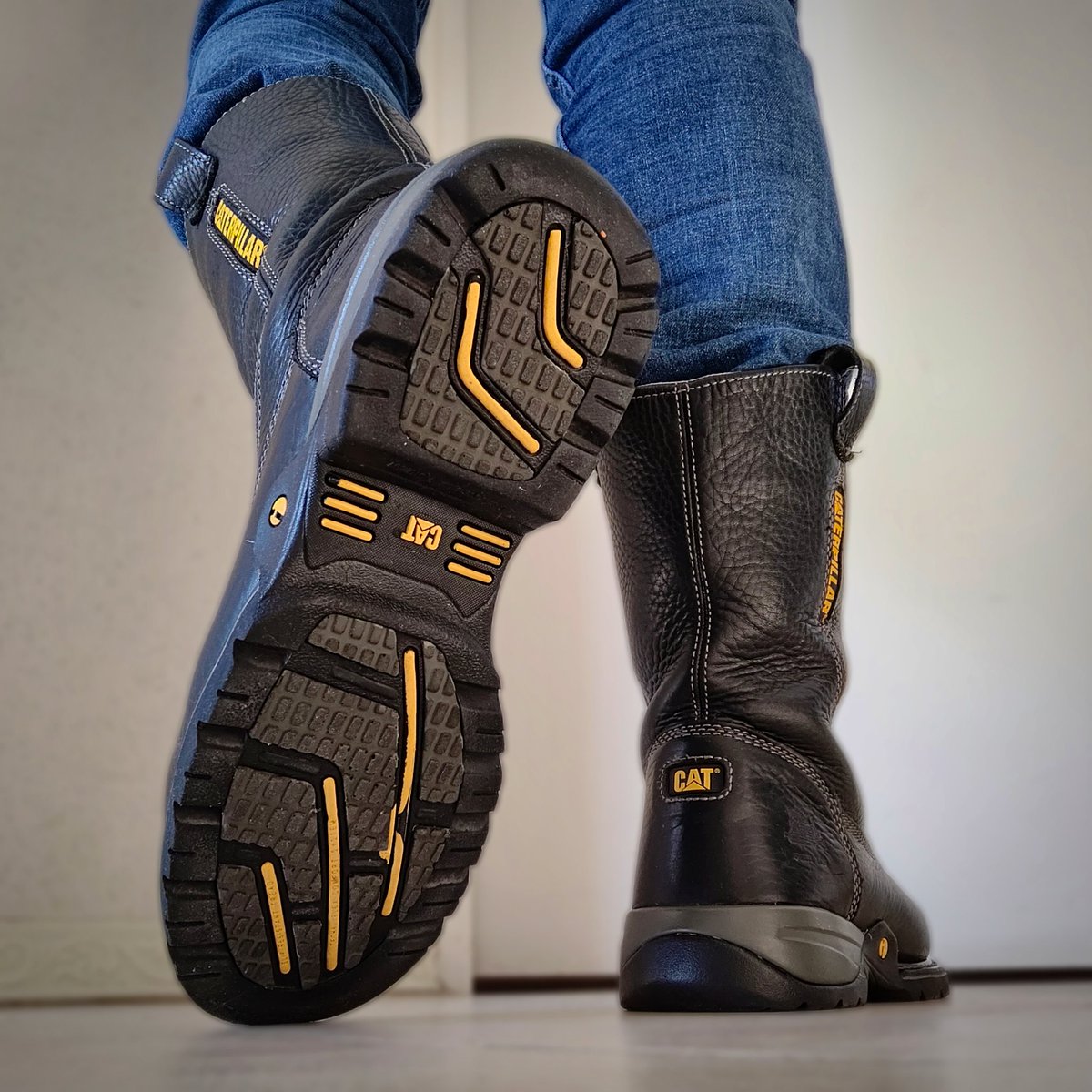ALANDZUL's tweet photo. CATERPILLAR GLANDSTONE BOOTS
#CATboots #LeatherBoots #bootsfreaks #AttitudeBoots #guyinboots #workboy #boots #allboots #leather
@CatFootwear https://t.co/Ib7a8lvNYw