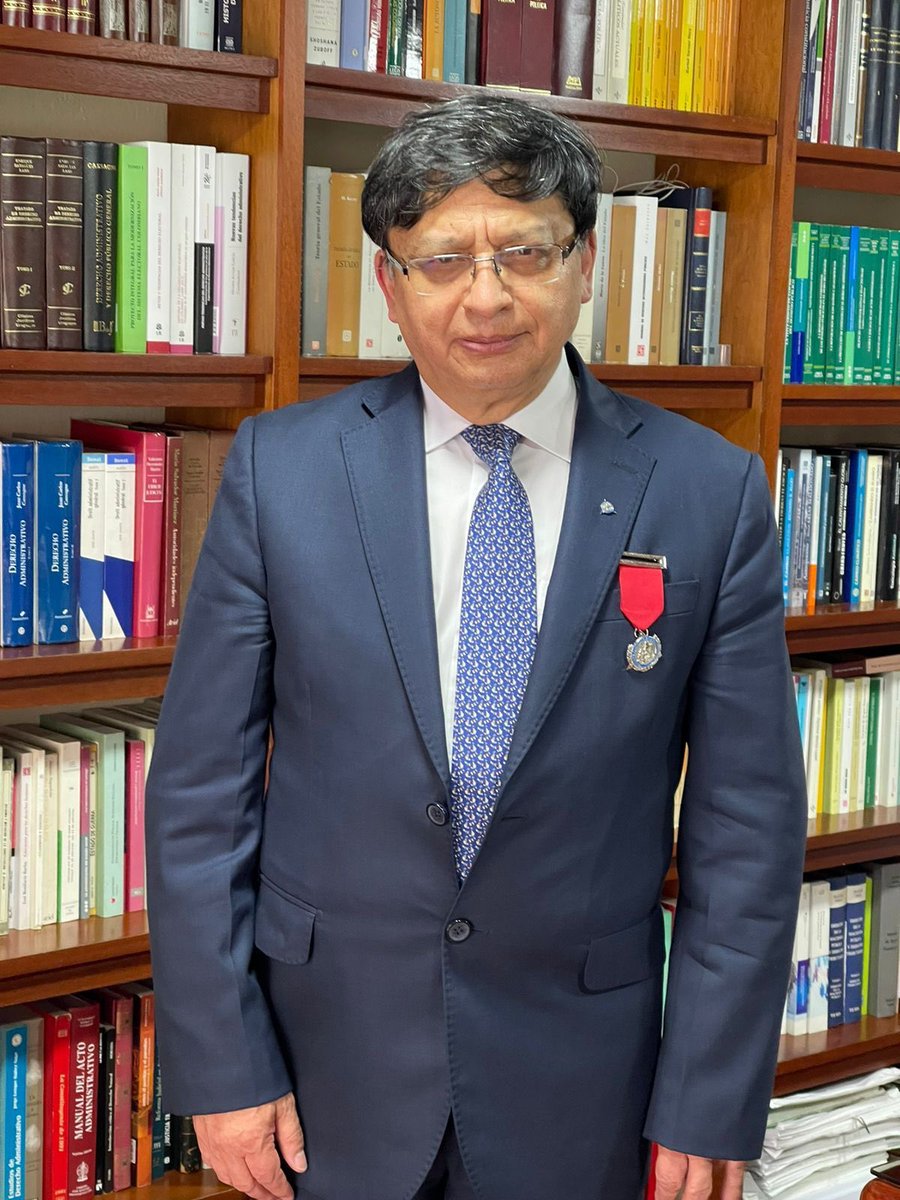 OjoMudo's tweet image. El Magistrado Ibáñez le quiso hacer creer al mundo que la mamá de su hijo lo violó???

Quién hijueputas, en su sano juicio, violaría a semejante gonorreaaaaa???