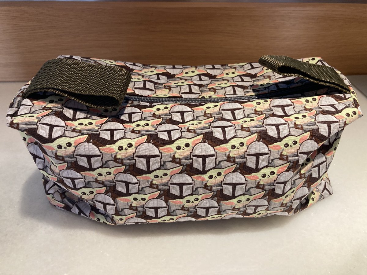 Anna7embrujada's tweet photo. Si estas navidades quieres regalar cosas hechas a mano como bolsos,neceseres,llaveros,fundas de libro,etc…háblame por privado y te enseño modelos,telas y precios. https://t.co/AnnhkPHEUT