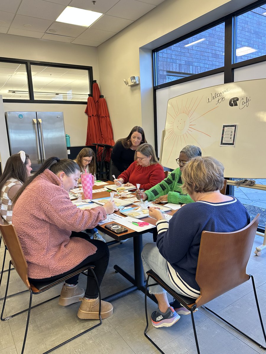 StacyCommunity's tweet photo. Not every wellness solution starts with a stretch.
Sometimes it starts with sourdough.
Or cookie frosting.
Or mug painting.
Because connection lowers cortisol.
And calm fuels creativity.
Your team deserves both.
#HealthyWorkplace #StressRelief #FIT2order https://t.co/KNNbXSd25O