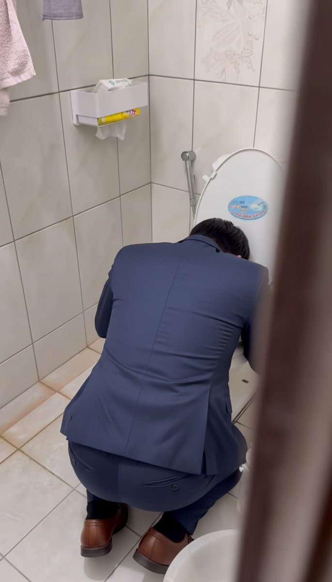 SUITDiary tweet media