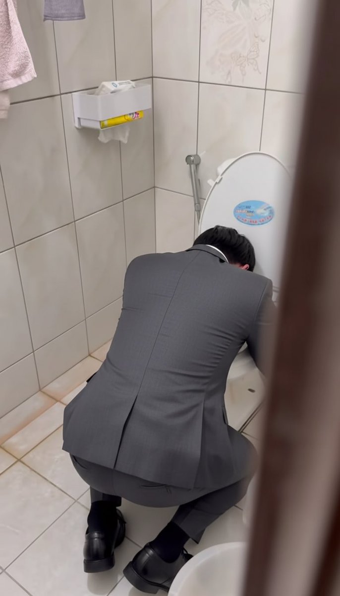 SUITDiary tweet media
