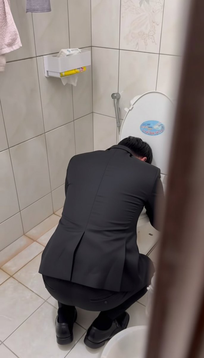 SUITDiary tweet media