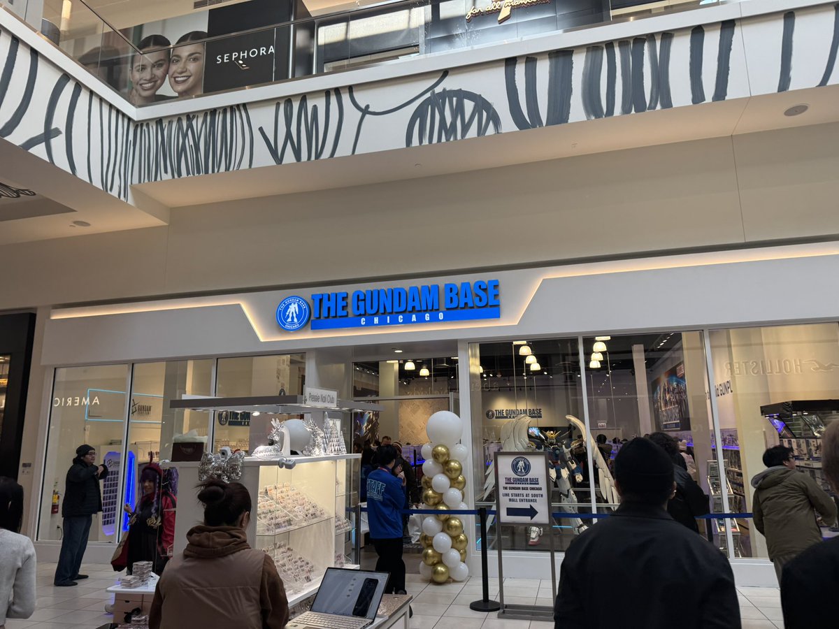 GeekFeastX's tweet image. Truly a fantastic day to remember. Experiencing opening days for the first US gun store. #Gundam #bandainamco