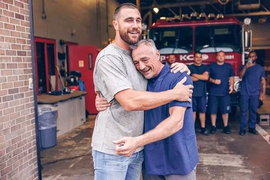 87KillaT's tweet image. Paying it forward and gifting a tailgating truck to Craig, a firefighter &amp;amp; community leader who works with underserved youth 🥹

Travis Kelce #WPMOYChallenge  #ProBowlVote