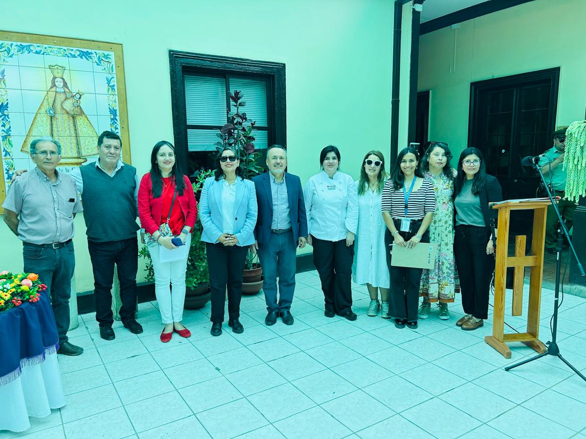 En el marco de una alianza estratégica, entre funcionarios <a href="/MinDesarrollo/">Ministerio de Desarrollo Social y Familia</a>; docentes y estudiantes <a href="/Inacapinos/">INACAP</a>; @hotelatacamasuites; el @hogardecristo_chile; @caritas.chile; <a href="/obispadocopiapo/">@obispadodecopiapo</a> y <a href="/CarabIIIRegion/">Carabineros Atacama</a>; se desarrolló un almuerzo para más de 50 personas en situación calle