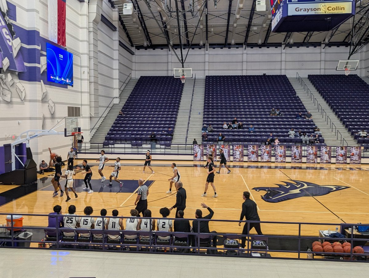 CoachNickStokes's tweet image. What a beautiful day for some Basketball. Go Knights!