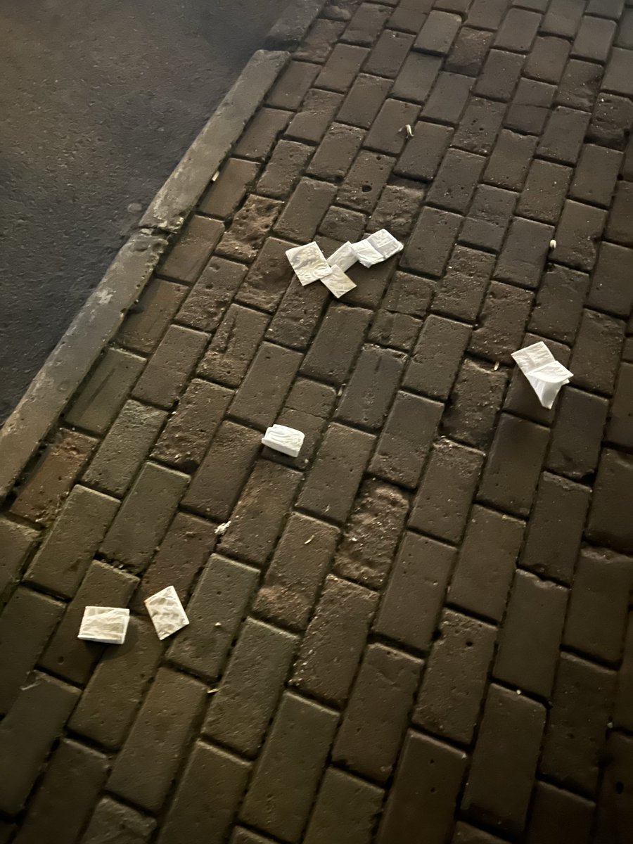 Biri <a href="/papia_tr/">Papia</a> düşürmüş