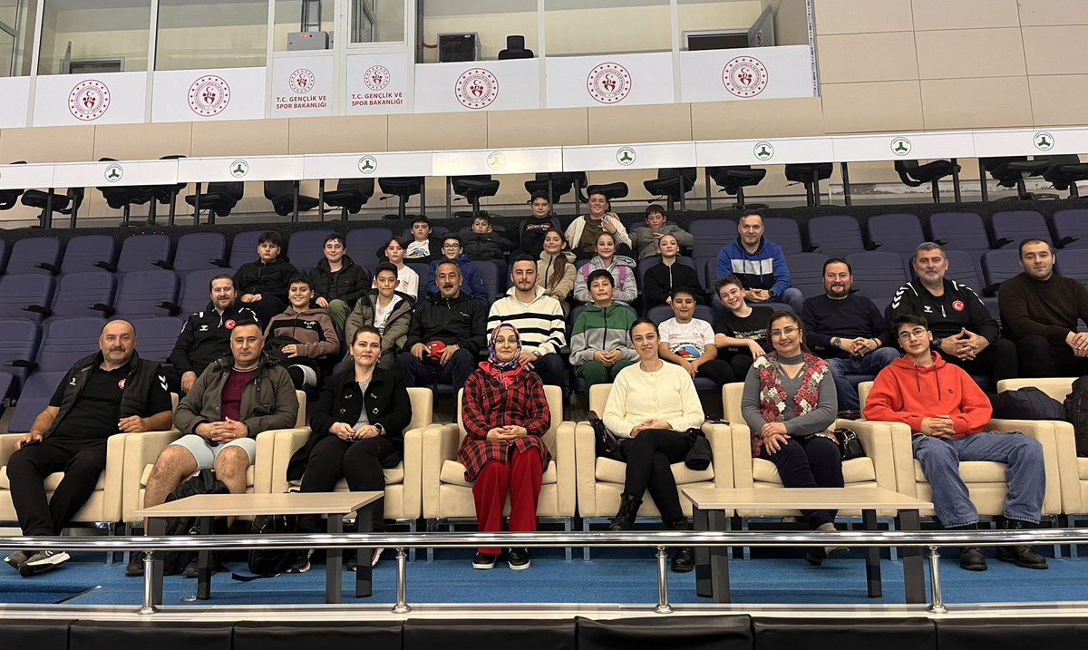 Serdareler4's tweet photo. Giresun İl Spor Müdürlüğü ve Federasyonumuz Gelişim Programı kapsamında Giresun'da ki çalışmalar esnasında sporcu velilerimiz ile buluştuk..🤾‍♂️🤾‍♀️🇹🇷🇹🇷🇹🇷 https://t.co/1yJhF7VUVR