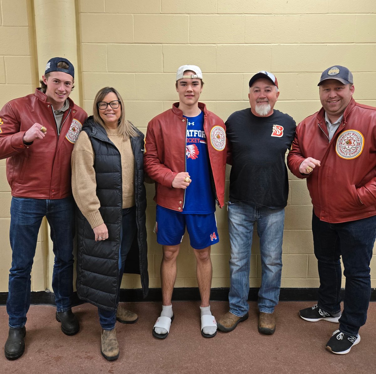 HanoverBarons's tweet photo. Last off the players list! @StratWarriors
#14 Coen Galbraith
Mom, Dad & Grandma made the trip to St. Mary's for this one!
AP'd for us last year, he fell into the playoff roster nicely! #SchmalzChamp
Fish & Coco handed it out!
#CongratsCoen #DevelopAndWin #Barons4Life https://t.co/aZplZUtOw6