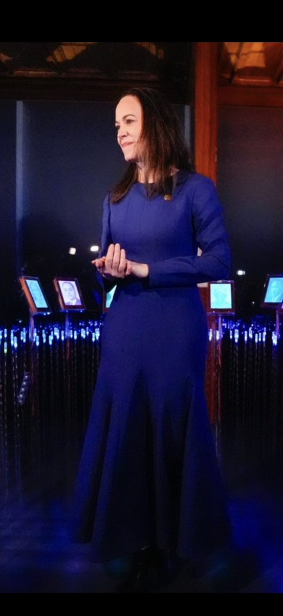 JorgeEickhoff's tweet image. 🇻🇪El vestido azul de Carolina Herrera va a estar en el Museo Venezolano de la Liberación Nacional🇻🇪