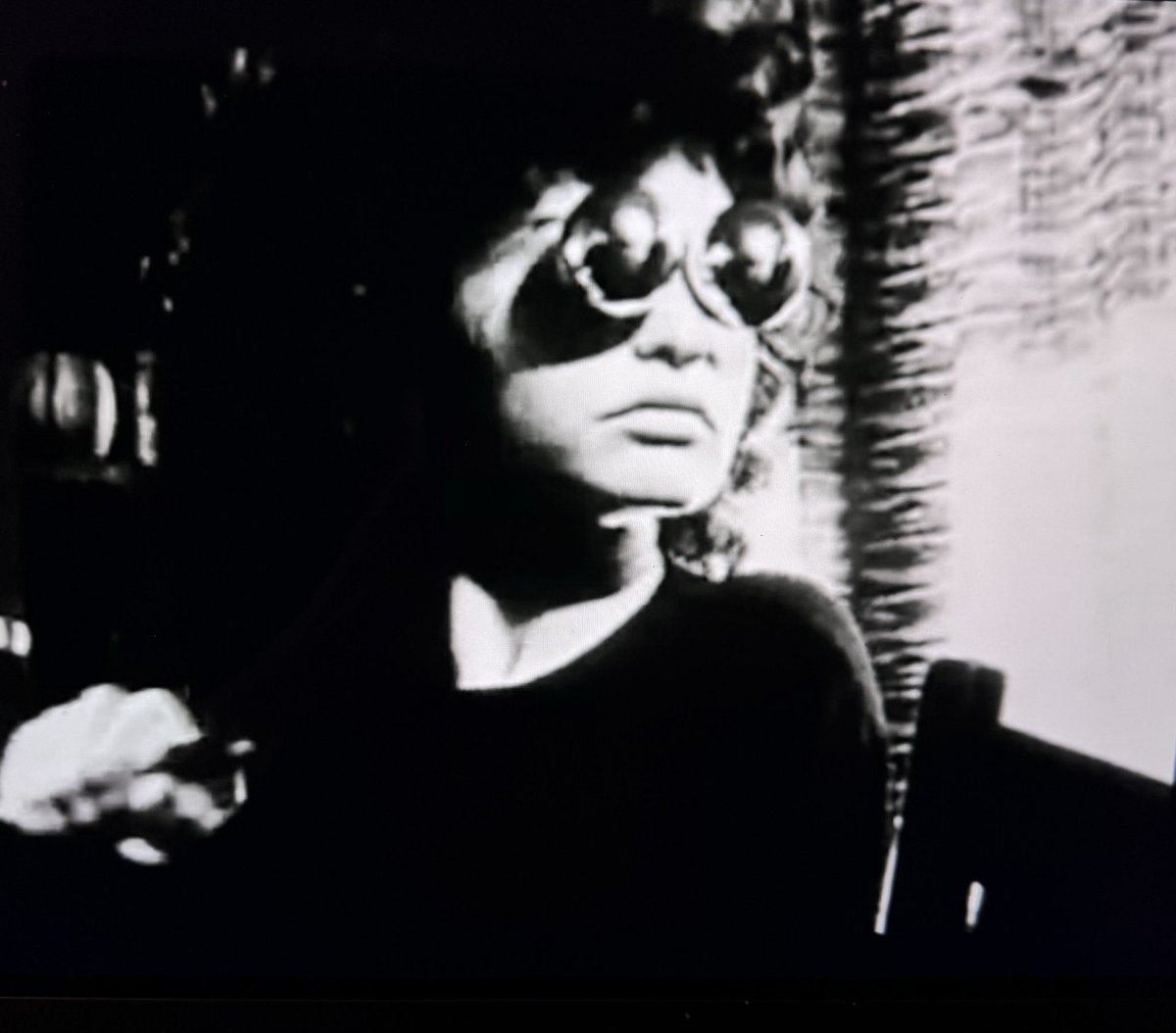 "Il y a, c'est exact, beaucoup de folie à s'occuper d'autre chose que de ce qu'on voit."
Céline, Voyage au bout de la nuit