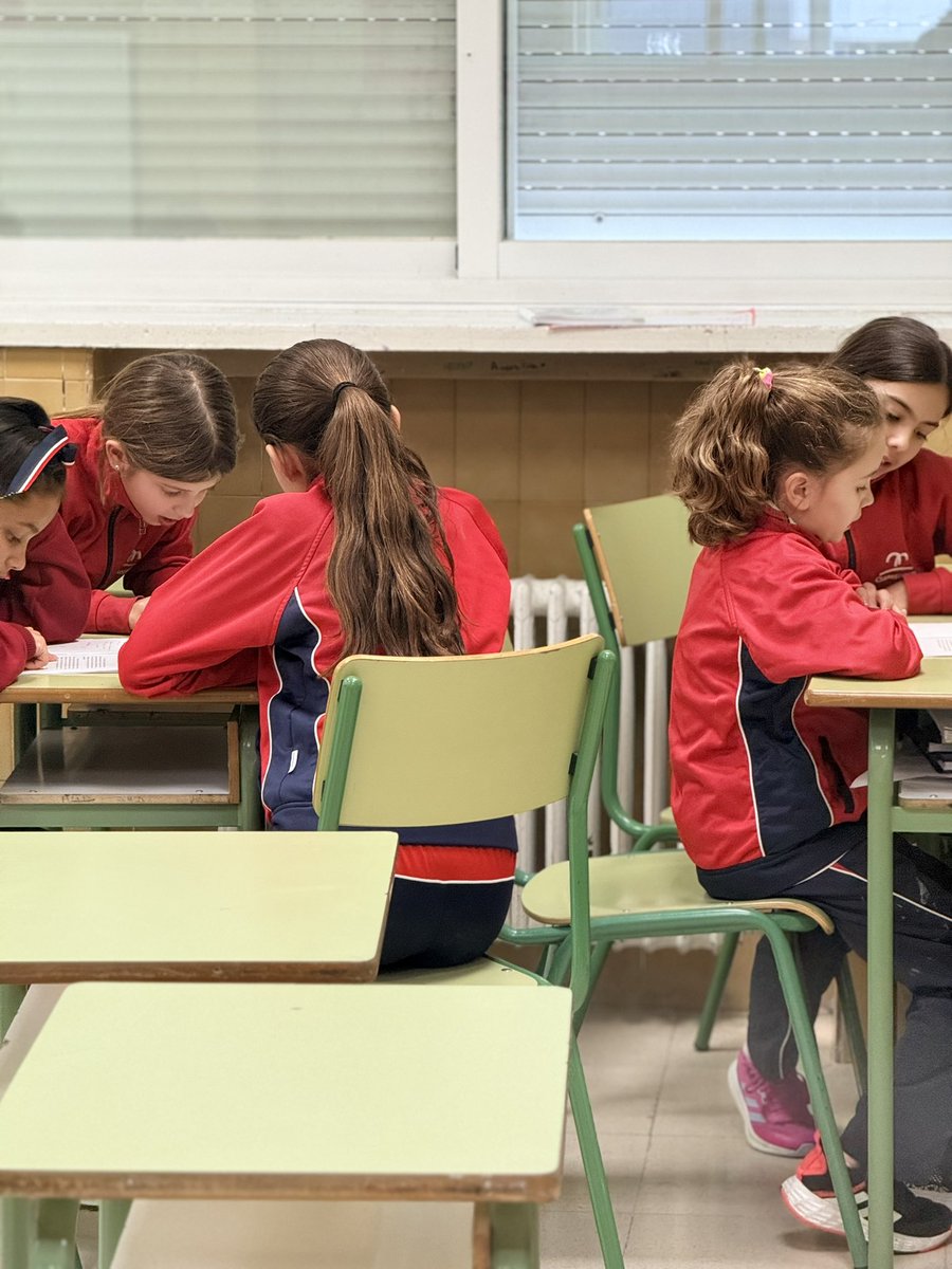 colegio_claret's tweet photo. 📚 Plan Lector compartido

6º de Primaria lee con 3º: los mayores acompañan y los pequeños descubren el gusto por la lectura.
Leer juntos crea vínculos y hace comunidad 💙

#PlanLector #LecturaCompartida
#Primaria #SienteElEspíritu #YoSoyLaVida https://t.co/jn5cMzaN5C