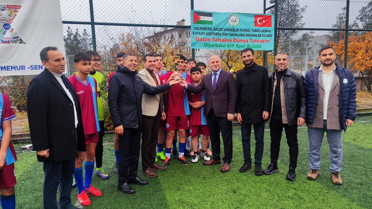 ErcanDoglu's tweet photo. Gazze Kardeşlik Futbol turnuvamız,oynanan final maçları ile tamamlandı.Turnuvamızın ödül törenine katılım sağlayan;
 Sayın İl Milli Eğitim Müdürümüz @sadoglu_salih 
Sayın Gençlik ve Spor İl Müdürümüz 
Cenk Öztekin beyfendiye ve katılım sağlayan tüm okullarımıza teşekkür ederiz. https://t.co/LhH1VmqvJi