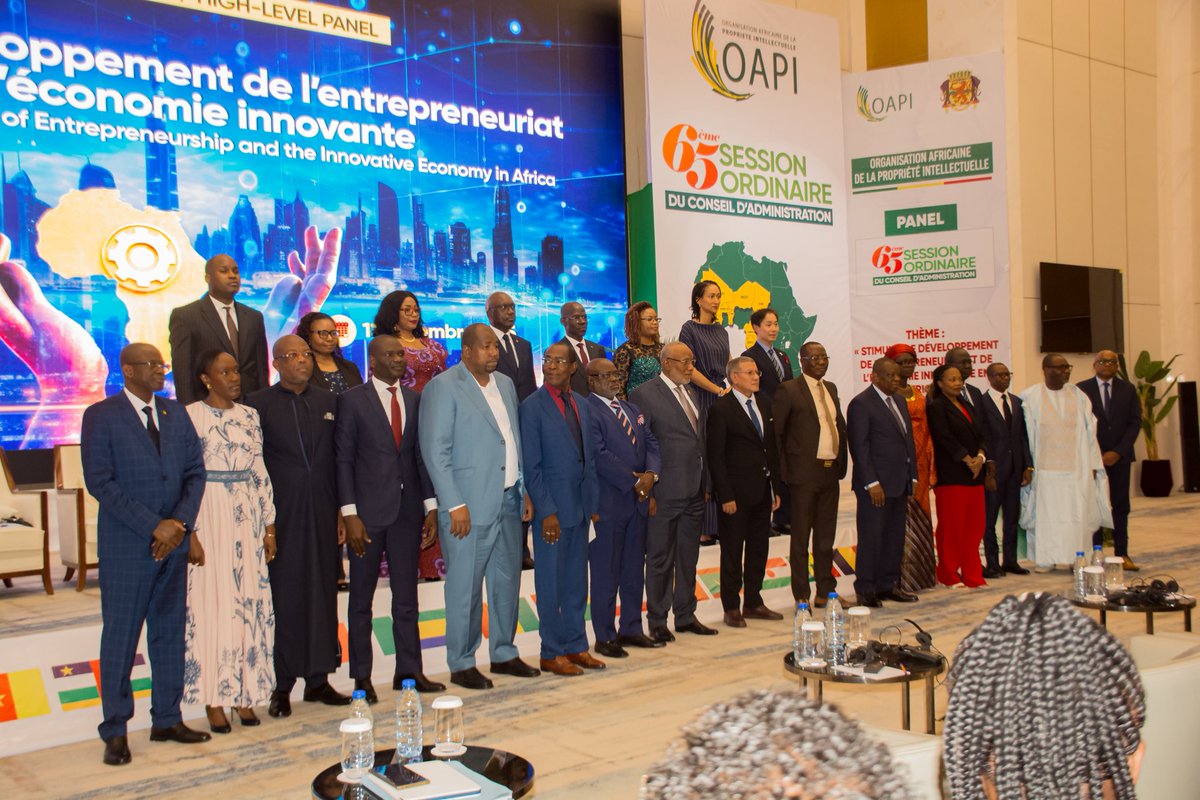 | MIC | 11.12.2025 | OAPI 

Le Ministre de l’Industrie et du Commerce Moussa Alassane Diallo, a pris part ce 11 décembre 2025 au Panel de haut niveau intitulé : « Stimuler le développement de l’entrepreneuriat et de l’économie innovante en Afrique » 

Ce panel a réuni plusieurs