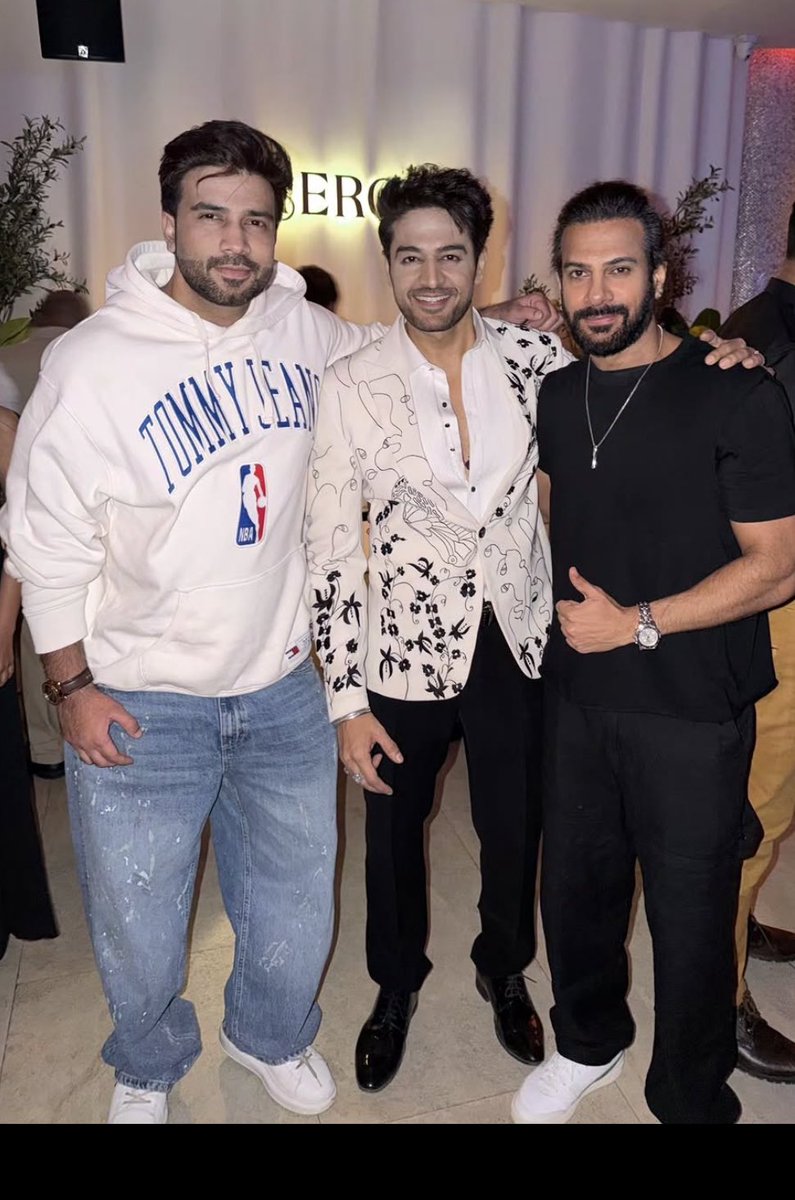 Two winners in one frame 🔥❤️ #GauravKhanna𓃵 #KaranVeerMehra𓃵