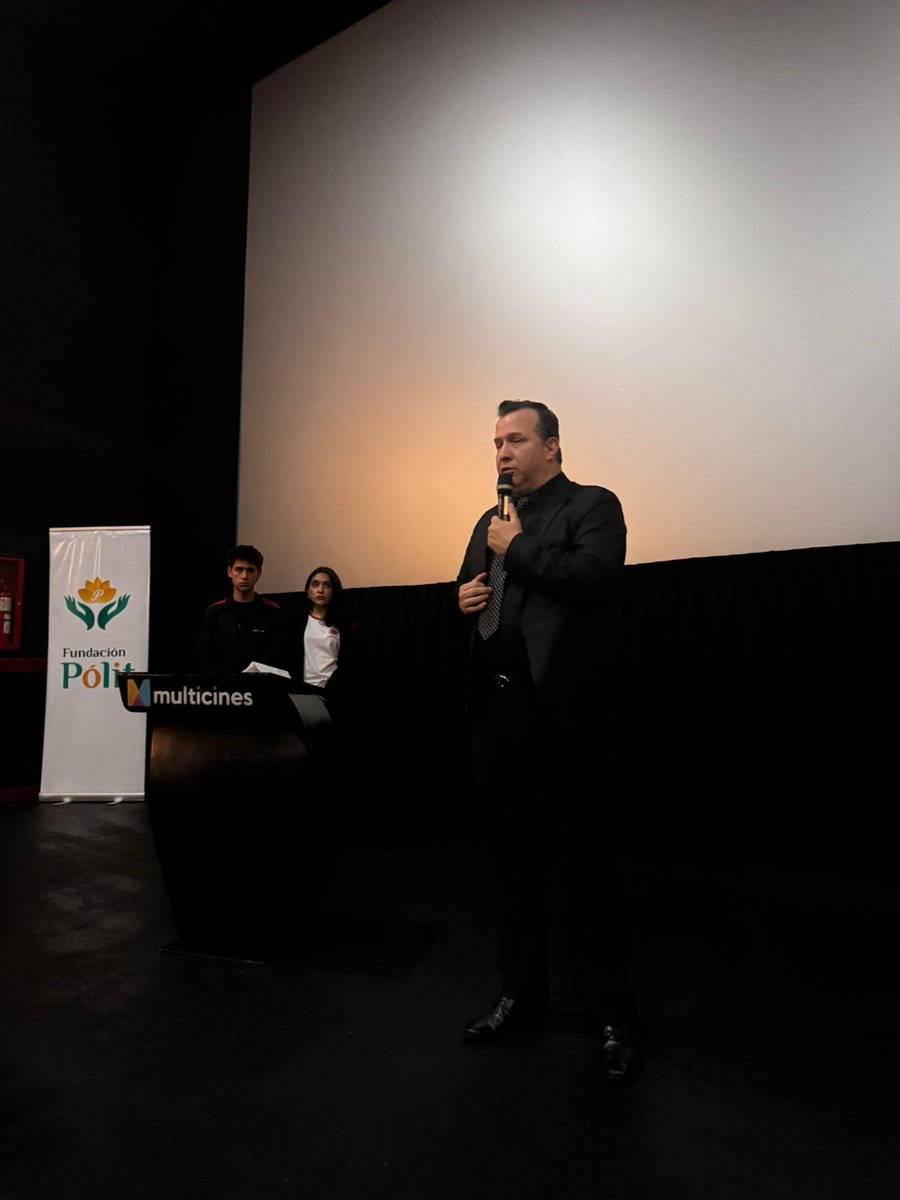 ivanrobertopoli's tweet image. Gracias a Multicines. RAGAS Internacional y en especial al colegio Martin Cerere por la invitación para hablar de Esclavitud moderna y trata