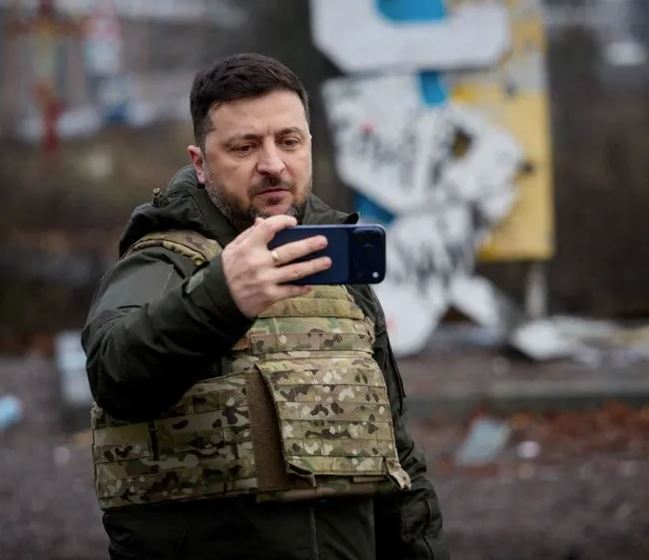 Awesome guy. While Putin is hiding in the Kremlin and while the Russians claim to have full control over Kupyansk, Selenskyi shows up there and shoots selfies.