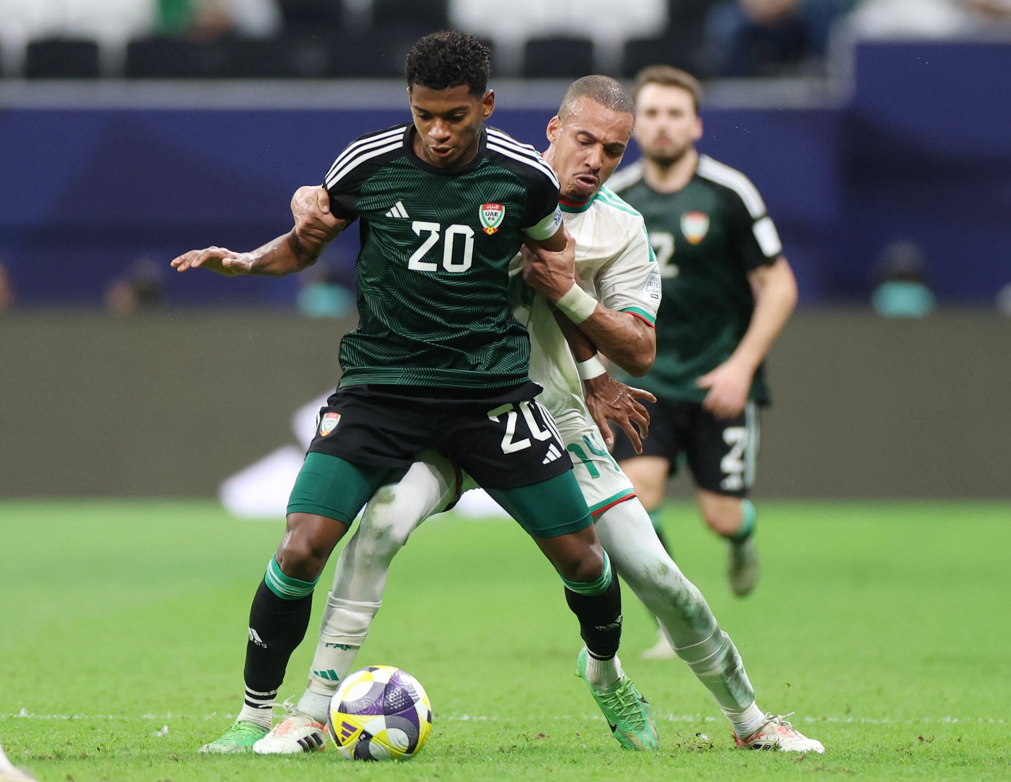 انطلاق صافرة بداية الشوط الثاني... الإمارات 0-0 #الجزائر 