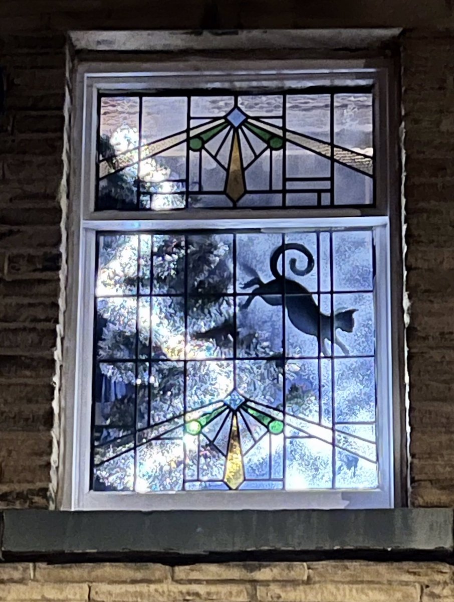 SaltsWalks's tweet photo. #Saltaire #LivingAdventCalendar Day 12 at 3 Katherine St, home to Frank Senior b1920. He married Ilma Watmough whose parents had a #FishAndChip shop in Windsor Rd Shipley. Both worked in Salts Mill from age 14. In 1956 Ilma found a rare moth in the Market Place, not seen for 9yrs https://t.co/1sSKxUt2N9