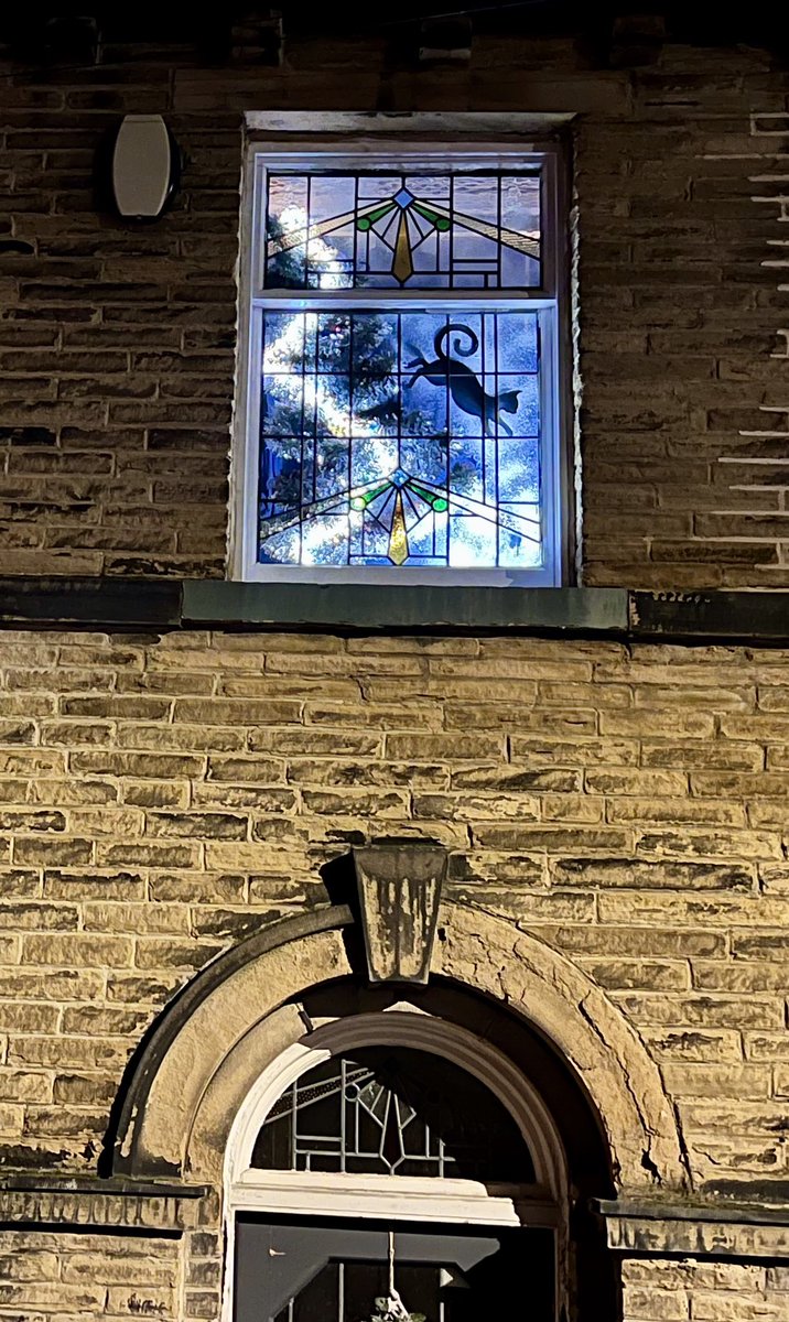 SaltsWalks's tweet photo. #Saltaire #LivingAdventCalendar Day 12 at 3 Katherine St, home to Frank Senior b1920. He married Ilma Watmough whose parents had a #FishAndChip shop in Windsor Rd Shipley. Both worked in Salts Mill from age 14. In 1956 Ilma found a rare moth in the Market Place, not seen for 9yrs https://t.co/1sSKxUt2N9