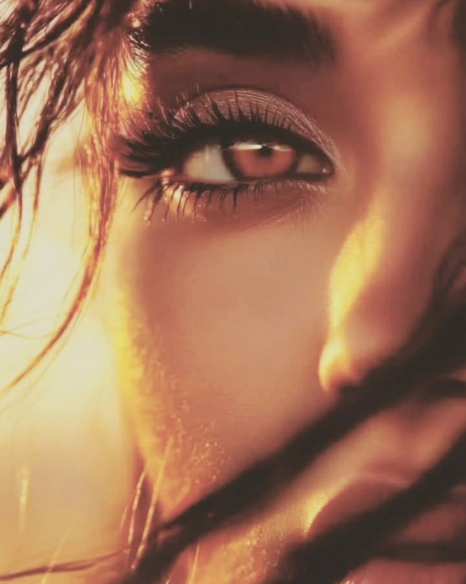 trinidadclara's tweet photo. "Un sentimiento
Sincero no
Desaparece de
La noche
A la mañana."
Buenas noches 💫 a soñar bonito 💋
#FelizNoche #FelizSábadete #FelizFinde 💫🌹
#Digale #DavidBisbal 🎶🎵
https://t.co/ttkvW8VJSf 🎼🎼 https://t.co/nhxBFDwrqP