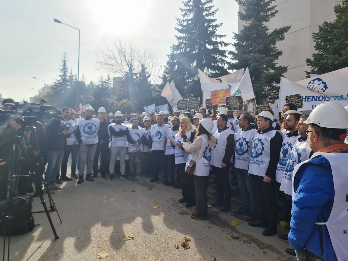 Ne azı ne fazlası hakkımız olanı istiyoruz! Mühendislik meslek kanunu çıkmalıdır.
#GüçlüMühendisGüçlüTürkiye
<a href="/MuhTekSen_Konf/">Mühendis Tek-Sen Konfederasyonu</a> 
<a href="/KaMuhEnerjiSen/">Kamu Mühendisleri ENERJİ Sendikası</a>