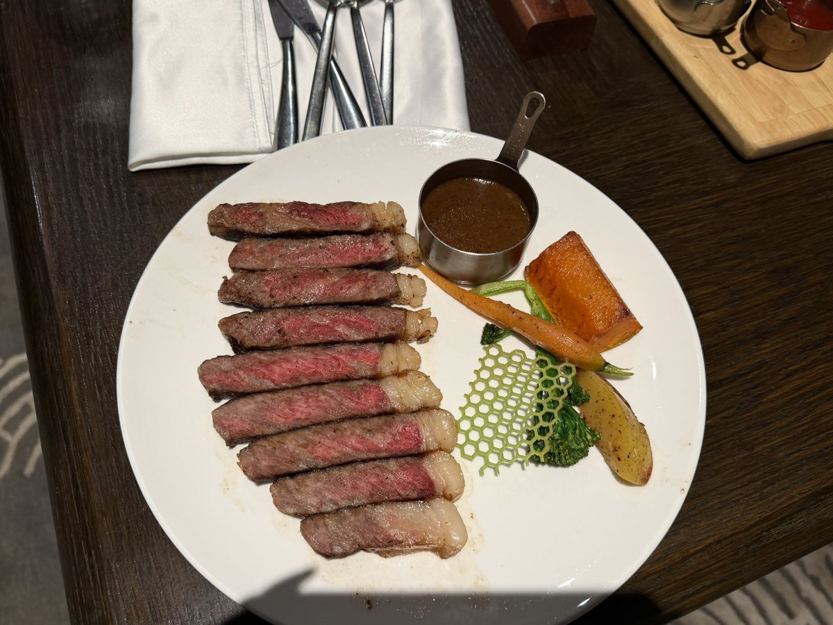 人肉马桶女孩笔触 tweet media