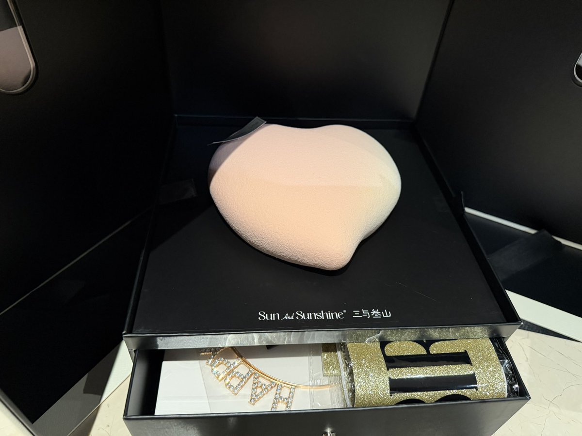 人肉马桶女孩笔触 tweet media