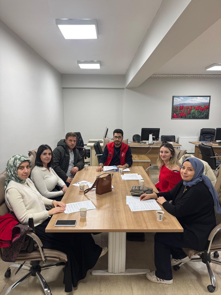 2025 Erasmus+ Okul Eğitimi Personel Hareketliliğimizin ilk ayağı olan İtalya’nın Napoli şehrinde gerçekleştirilecek hareketlilik öncesinde, Okul Eğitimi Koordinatörümüz Ömer IŞIK tarafından bilgilendirme toplantısı yapıldı. 🇪🇺 📘✈️ <a href="/ayhanozturkmeb/">Ayhan Öztürk</a> <a href="/akadiraltay47/">Abdulkadir ALTAY</a> <a href="/SancakGundogdu7/">@SancakGundogdu</a>