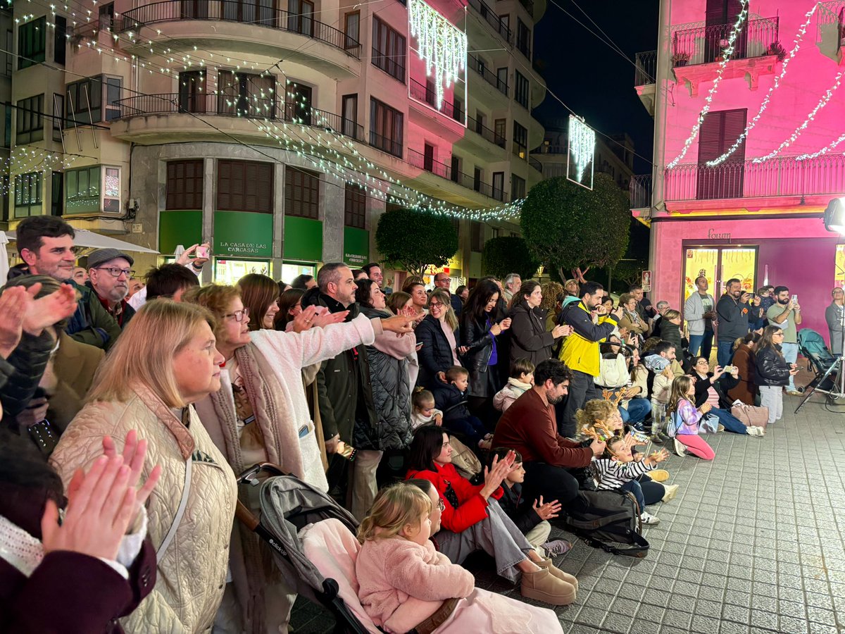 SocialistesInca's tweet image. 🎤Avui horabaixa hem gaudit dels alumnes més petits de l'escola de música @torrandell_inca cantant nadales pels carrers de la nostra ciutat. 

Finalment hem celebrat el ja tradicional concert de Nadal amb els alumnes del conservatori al @teatreinca. 

Un autèntic #OrgullInquer!