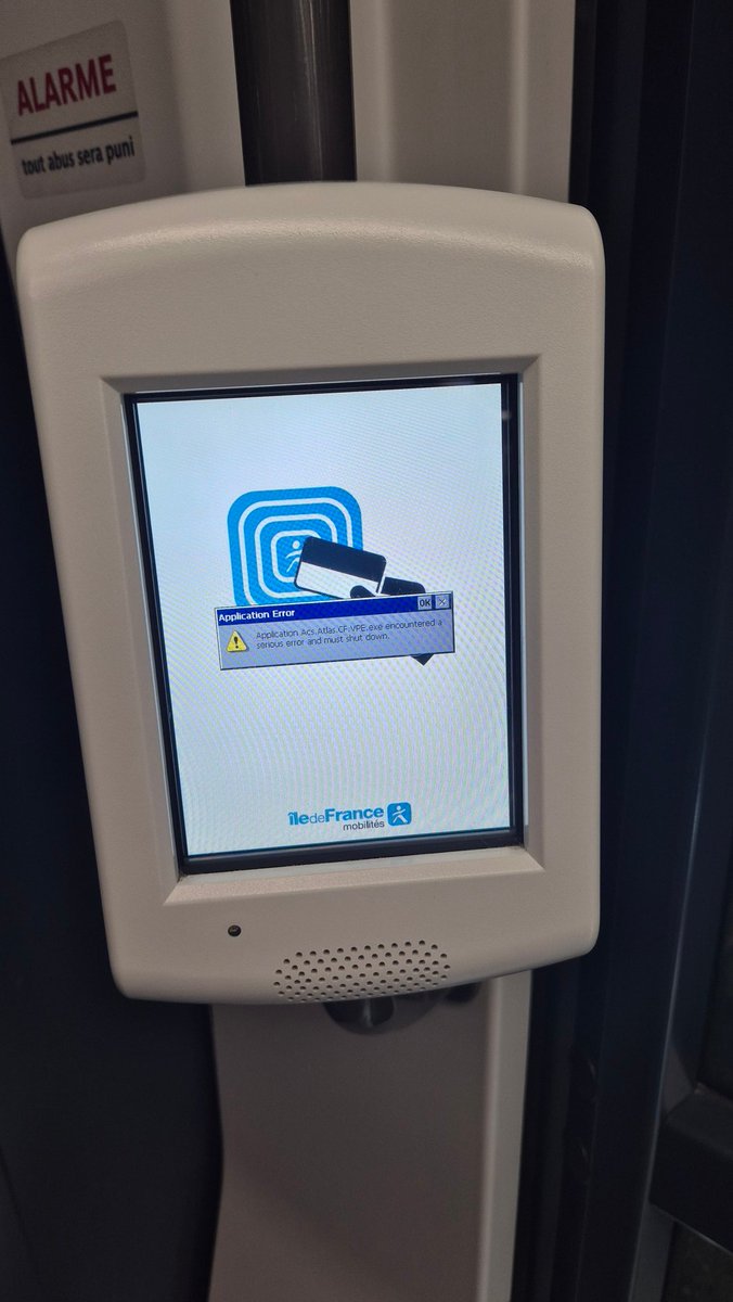 MatDudeDude's tweet photo. Coucou @T10_IDFM_ , rame 1007 en porte 2 on dirait qu'un valideur aurait besoin d'une petite maintenance ! 
Bon weekend ! https://t.co/BMbOFA1KBG