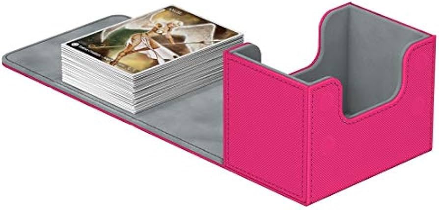 GreenCube12's tweet image. Hey, i’ve lost my deck at cardfest Düsseldorf, If anyone find pink deckbox with Roger deck Please… Please hit me up :( 
Pink sidewinder with alt Roger leader and rose gold dragon shields, Roger dons and one gold japanese sakazuki don.