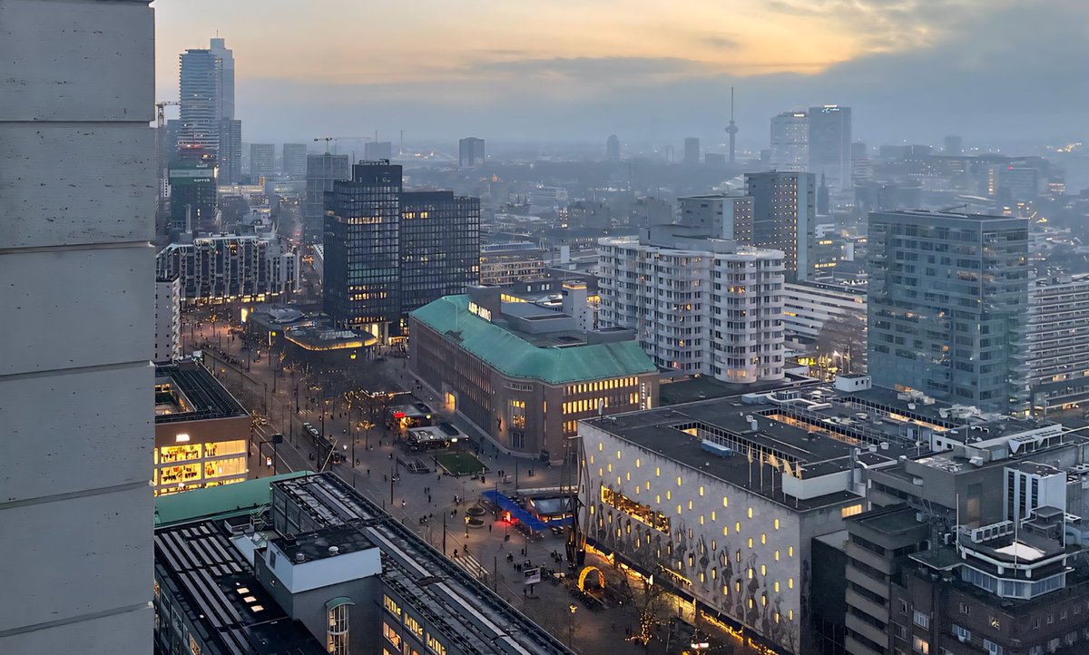 Hansvanputten01's tweet photo. Uitzicht op Rotterdam vanaf de Posttoren https://t.co/uVPmBuMUhX