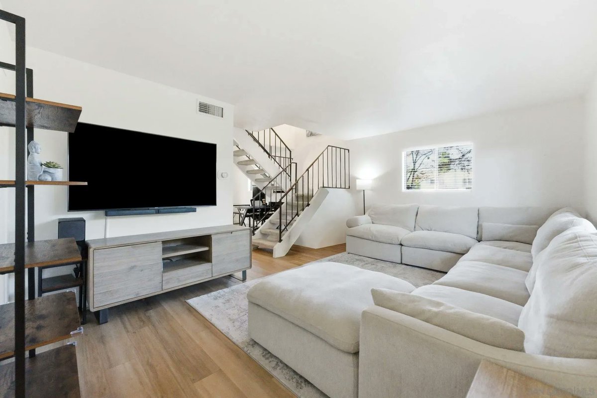 RealtorVinceC's tweet photo. 11941 Royal Rd Unit A, El Cajon, CA, 92021
3 bed | 2.5 bath 1323 Sq. Ft.
Active | 569000
https://t.co/B5aXuEmcRP
STUNNING TURN-KEY TOWNHOME W/ PRIVATE PATIO, DUAL BALCONIES! Welcome to 11941 Royal Rd #A, light-filled, fully upgraded showstopper that blends modern style,... https://t.co/NMSbA8pNLq