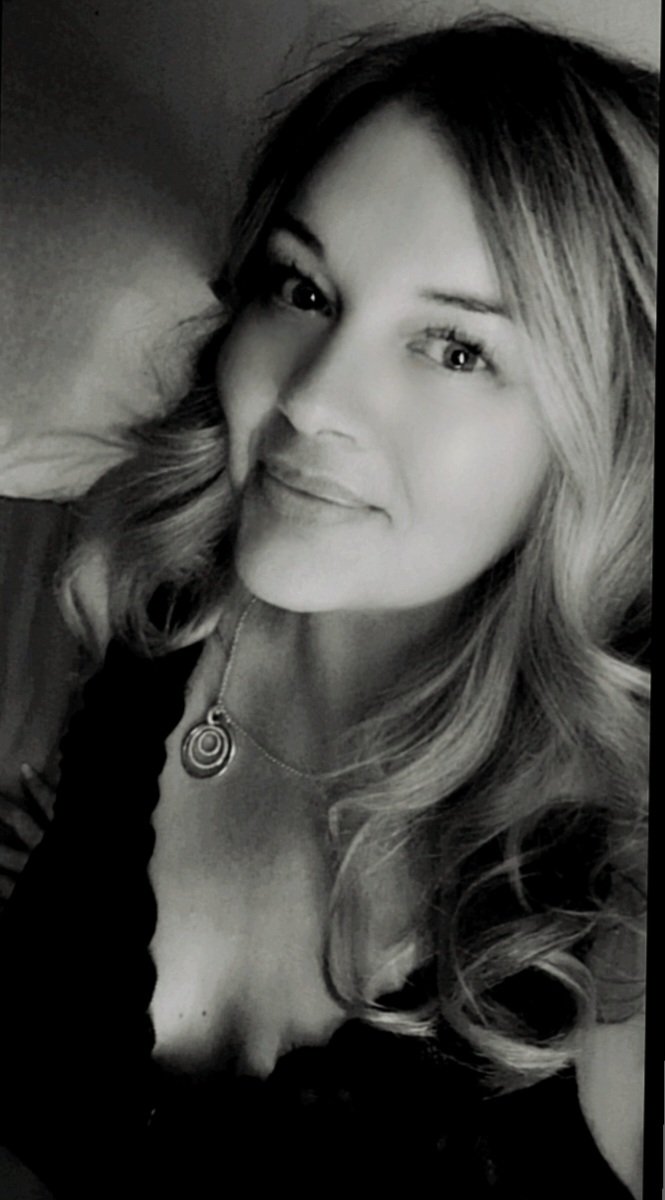 claire19744's tweet image. moonlighting..✨️