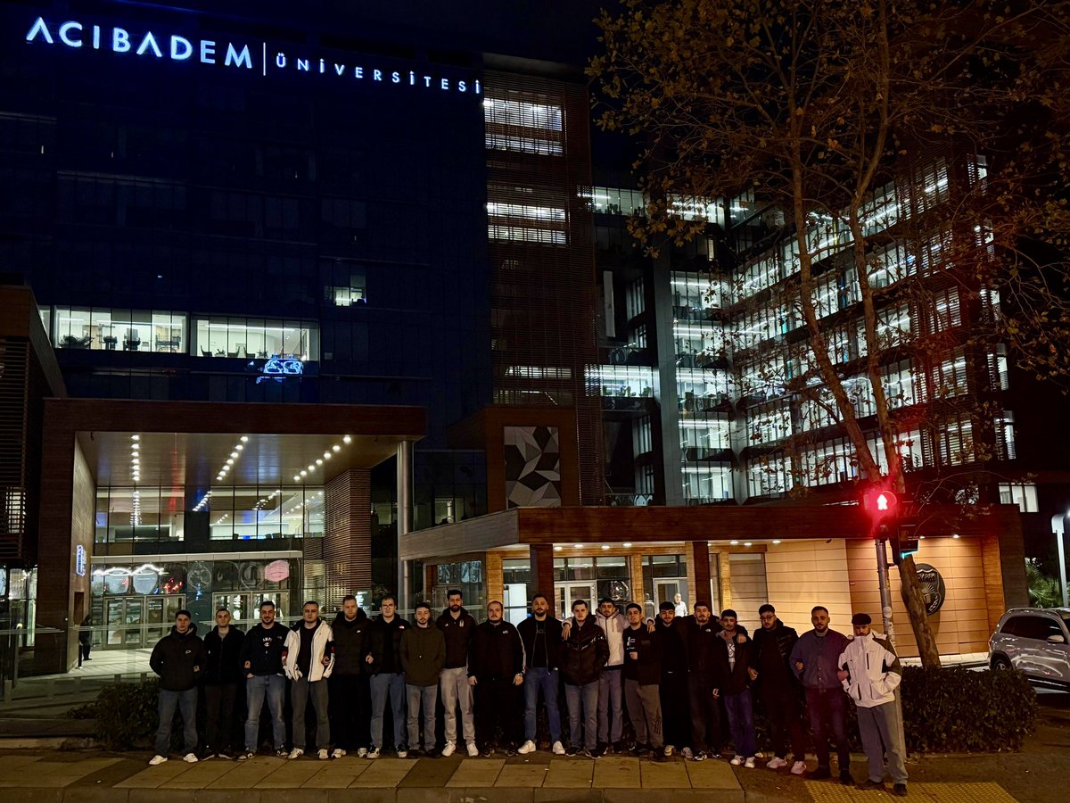 İsteyene istemediği kadar, bu alemde Üniversiteli Beşiktaşlılar! #UNIBJK