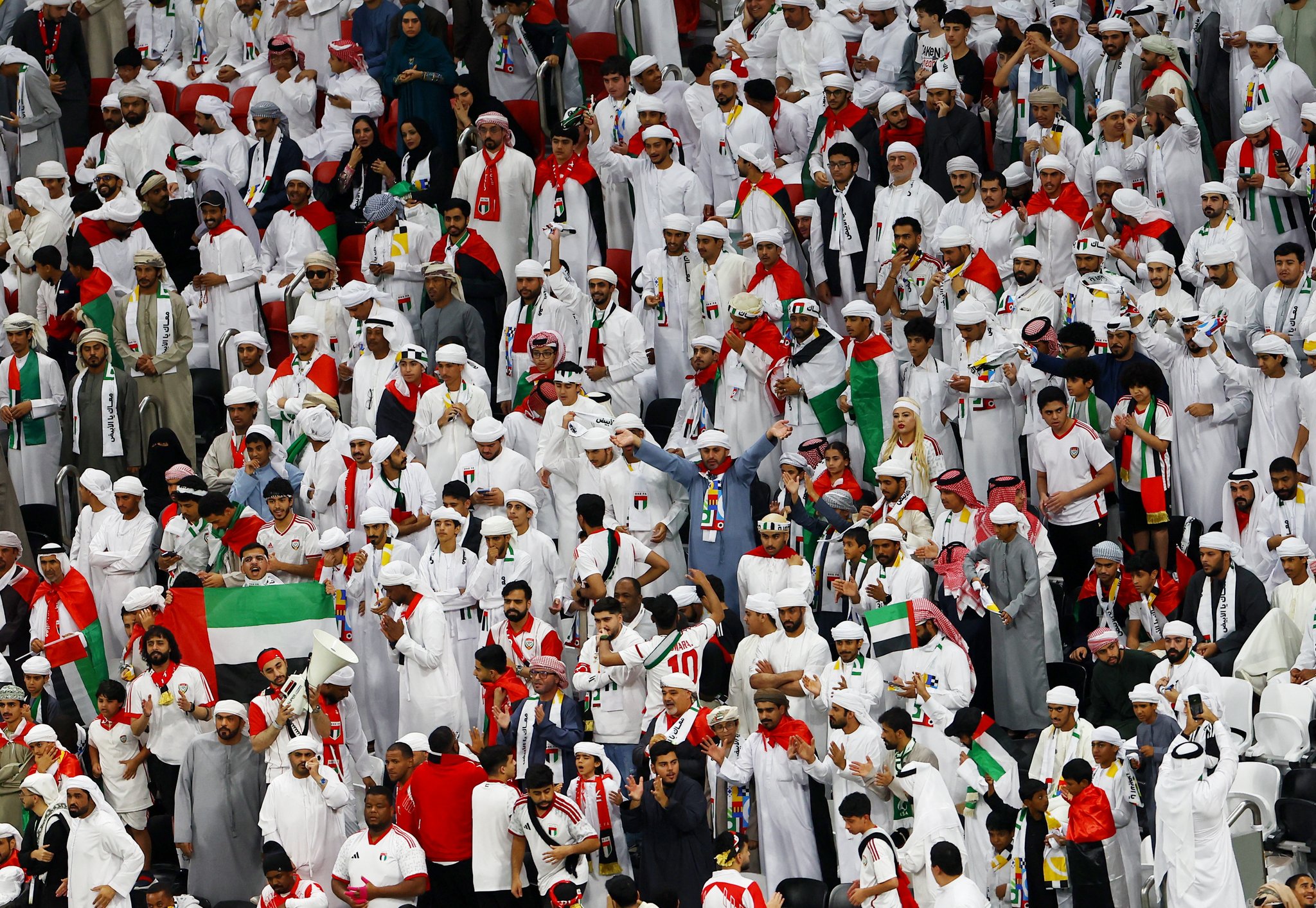 الدقيقة 63.. "الأبيض" يعادل النتيجة بهدف برونو إيمانويل. الإمارات 1-1 الجزائر #كأس_العرب2025 